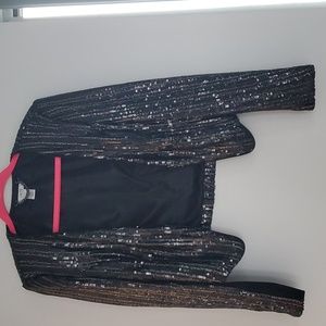 Cache sequin jacket.